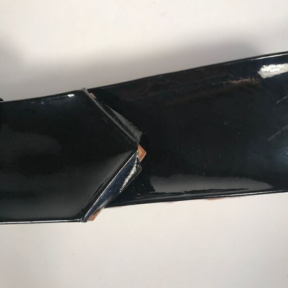 Gold "Rope" Buckle on Black Patent Leather Belt - Picture 4 of 5